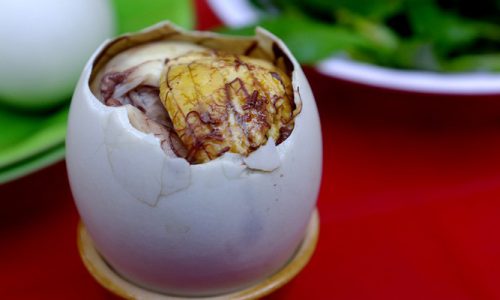 Những cách ăn trứng vịt lộn 'xả xui' đúng cách, nhưng tuyệt đối đừng ăn theo cách cuối kẻo 'xui càng thêm xui' - Ảnh 1